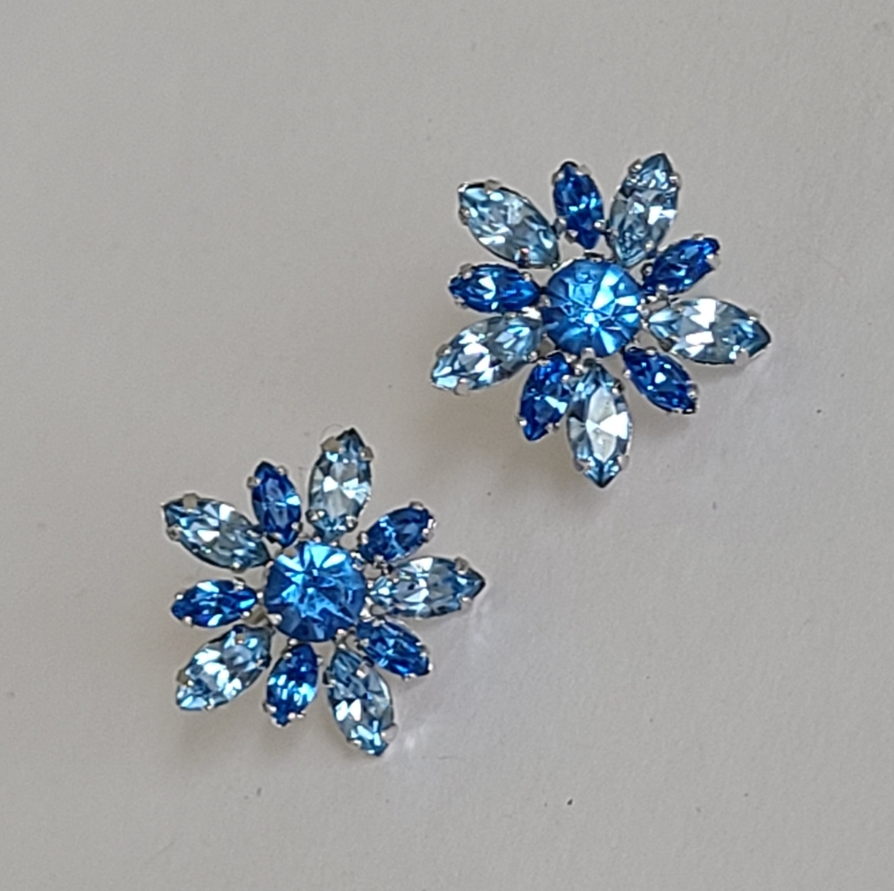 Vintage Jay Flex Sterling Silver Blue Rhinestone Flower Screw Back Stud Earrings - Picture 5 of 15